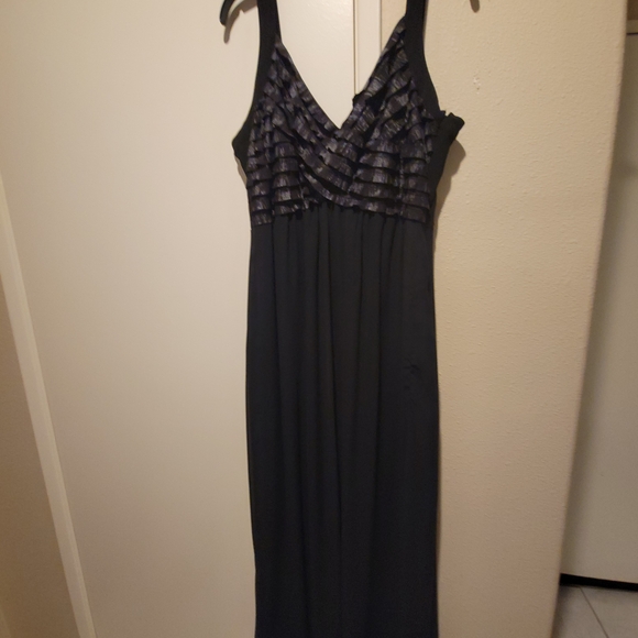 Signature by Robbie Bee Black Maxi Dress with Ruffle Detail - Picture 3 of 6